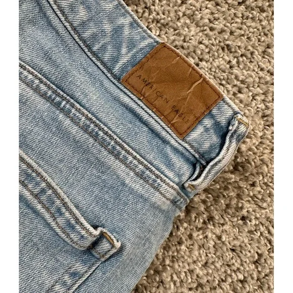 American Eagle Mom Jean Light Wash Denim Casual Womens 12 - Picture 7 of 9